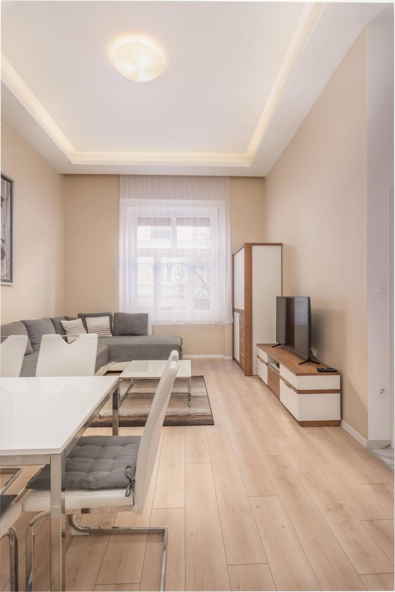 Apartment With 2 Bedrooms Near Gellert Thermal Bath Budapest Kültér fotó